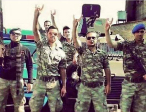 Vooral in het Turkse leger en para-militaire eenheden zitten veel Grijze Wolven.